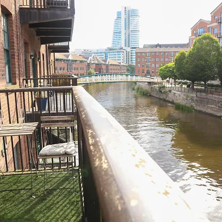 Beautiful 2 Bed Centre - Free Private Parking - Long Rates Available Apartment Leeds (West Yorkshire)