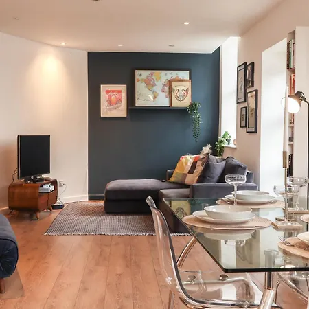 Apartment Beautiful 2 Bed Centre - Free Private Parking - Long Rates Available Leeds (West Yorkshire)