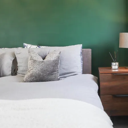 Apartment Beautiful 2 Bed Centre - Free Private Parking - Long Rates Available Leeds (West Yorkshire)