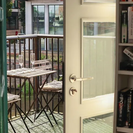 Beautiful 2 Bed Centre - Free Private Parking - Long Rates Available * ليدز