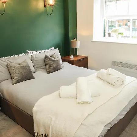 Beautiful 2 Bed Centre - Free Private Parking - Long Rates Available ليدز